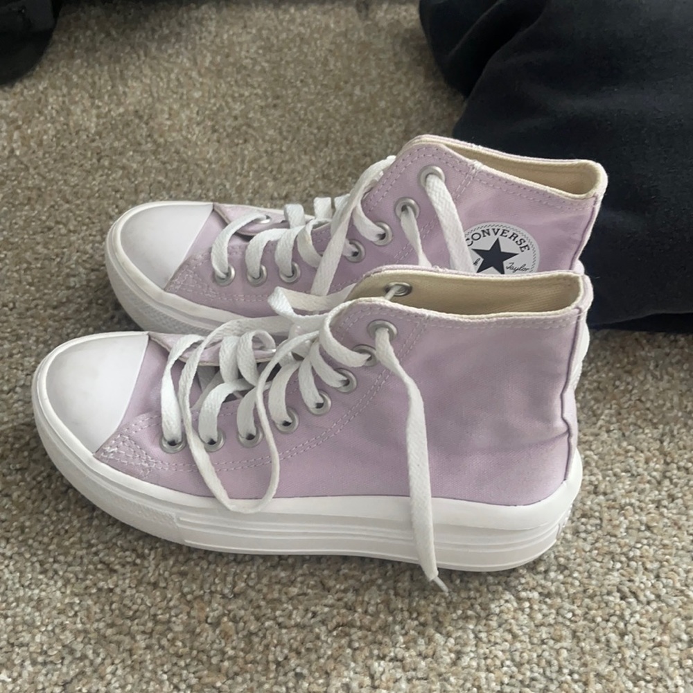 Brand new worn once light pink/purple converse